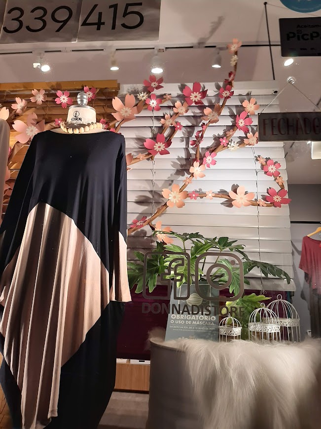 Vitrine cerejeira